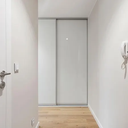 Ms Sky Tower V דירה